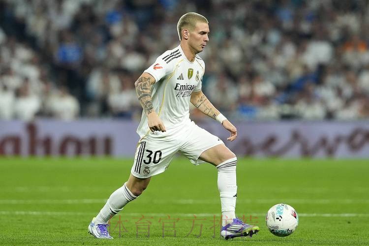 马斯坦托诺回皇马训练 他力争首发和打进首球